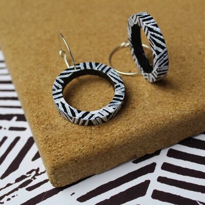Outline circle hoops dashes ,