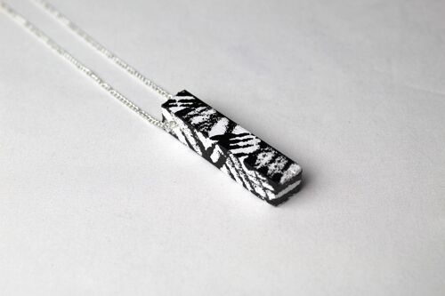 Rectangle necklace assorted - graffiti white ,