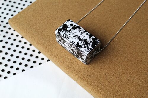 Splash cuboid horizontal necklace ,