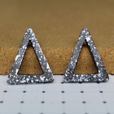 Triangle outline earrings assorted - dashes black downwards 🔻 ,