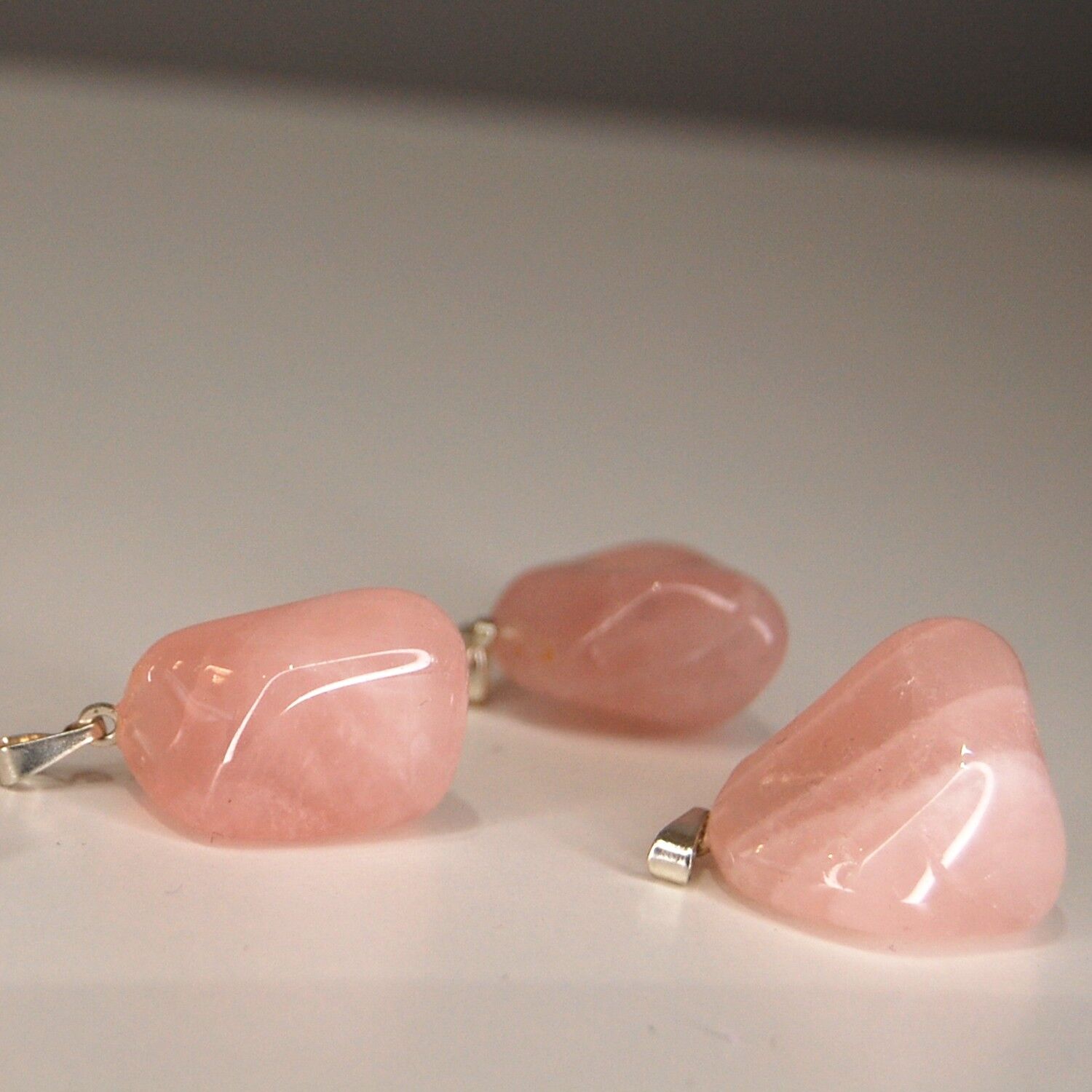 Südafrika Rosenquarz-Anhänger Trommelstein der Güteklasse A - 1 Stück