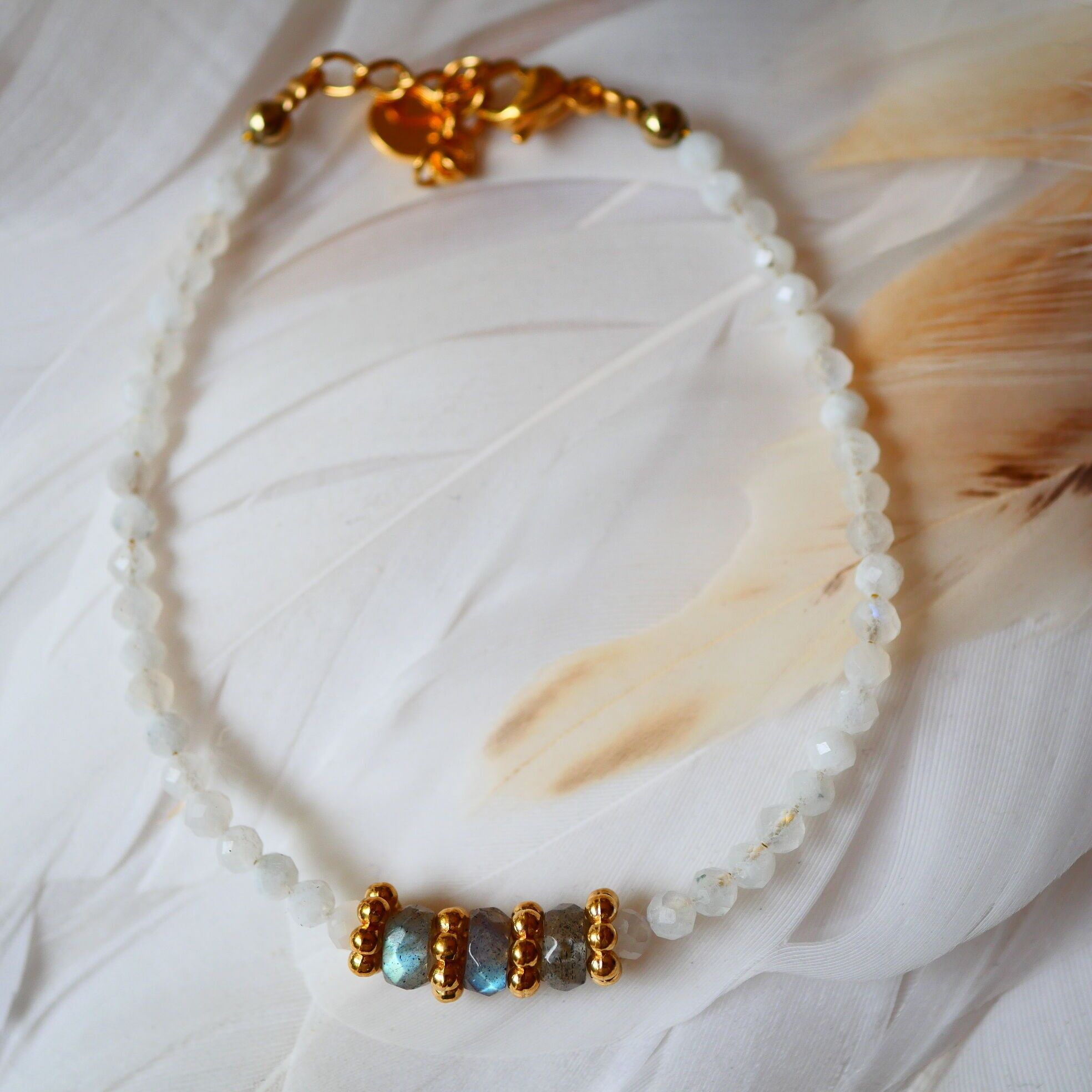 BRACCIALE IN PIETRA DI LUNA KAMALA