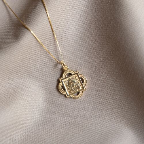 Madonna and Child Quatrefoil Gold Pendant & Necklace