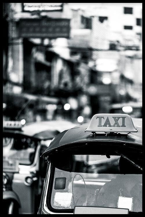 Walljar - Tuk Tuk Taxi - Poster met lijst / 30 x 45 cm