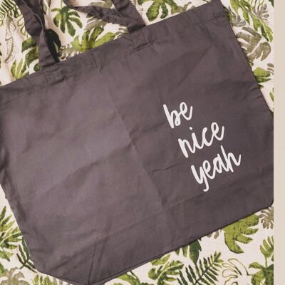 Be nice yeah tote bag en coton, grand gris avec écriture blanche