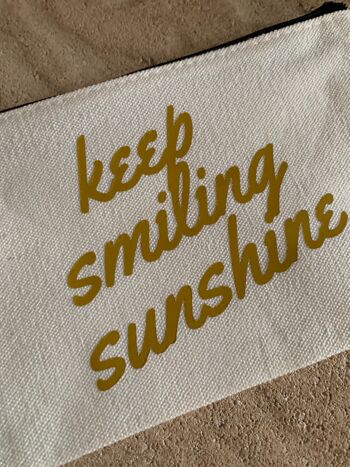 Pochette en toile/porte-monnaie/trousse à crayons/sac zip moutarde vinyle 'keep smiling sunshine' 2