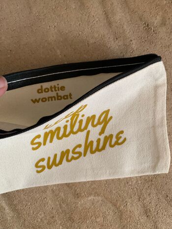 Pochette en toile/porte-monnaie/trousse à crayons/sac zip moutarde vinyle 'keep smiling sunshine' 3