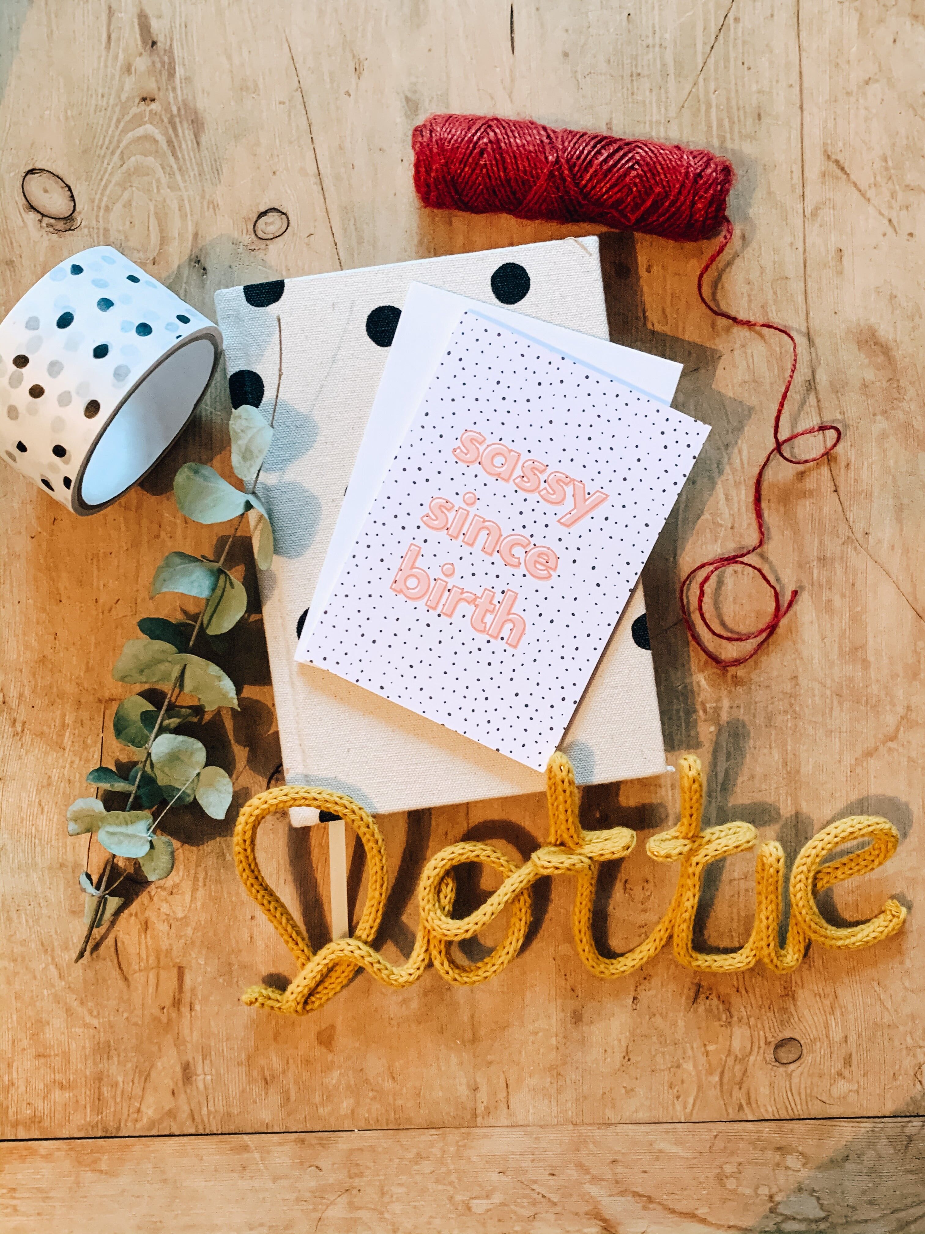 Sassy sin dalla nascita Biglietto di compleanno A6 sfacciato a macchie e rosa vuoto all'interno