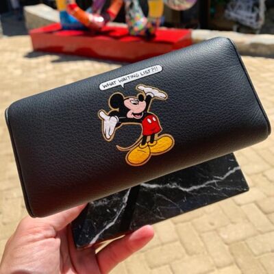 TWS x MG - Mickey Waiting - Duo - The Watch Stand