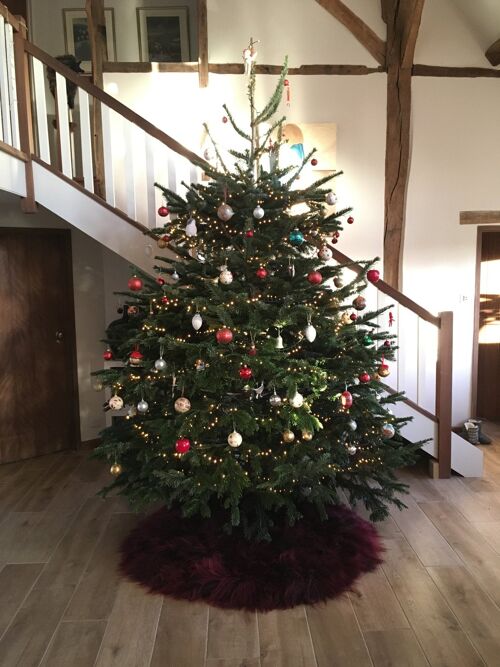 Ultimate Christmas Tree Skirt | Icelandic Sheepskin Burgundy