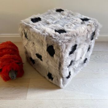 Furry Dice Pouf Toscana Shearling - Taupe 2