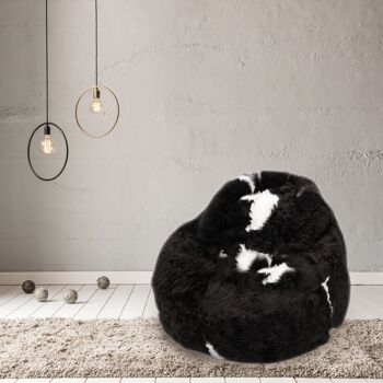 Fauteuil poire en peau de mouton islandais tondu noir avec des taches blanches pouf en peau de mouton - Junior 1