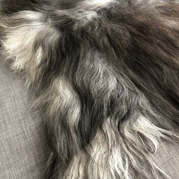 Peau de mouton à poils longs islandais naturelle grise foncée écologique tannée durablement - XL 4