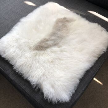 Housse de siège carrée en peau de mouton islandais 37 cm blanc et gris naturel 1