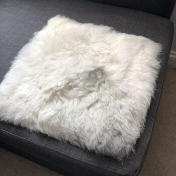 Housse de siège carrée en peau de mouton islandais 37 cm blanc et gris naturel 2
