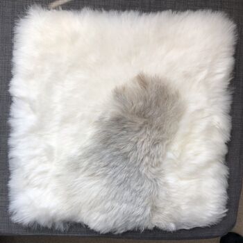 Housse de siège carrée en peau de mouton islandais 37 cm blanc et gris naturel 6
