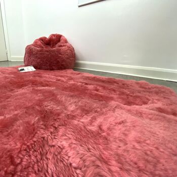 Pouf islandais en peau de mouton tondue et ensemble de jeté - Tapis et pouf rectangulaires superbes bords naturels rose corail 8