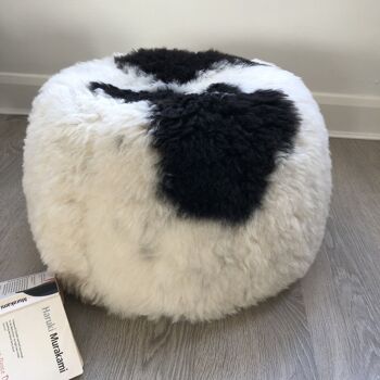 Le pouf en peau de mouton islandais Boule 1