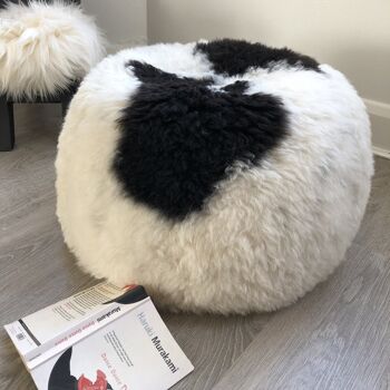 Le pouf en peau de mouton islandais Boule 3