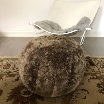 Le pouf en peau de mouton islandais Boule 10