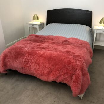 Tapis en peau de mouton islandais tondu 50 mm Couverture en peau de mouton rose corail TOUTES LES TAILLES Bord naturel - Triple 2