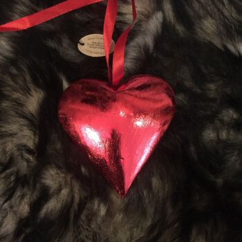 Coeur en bois rouge sur ruban 8cm