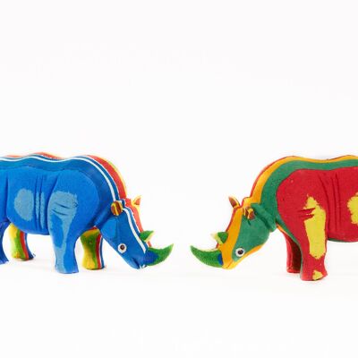 Figura animale upcycling Rhino S realizzata con infradito