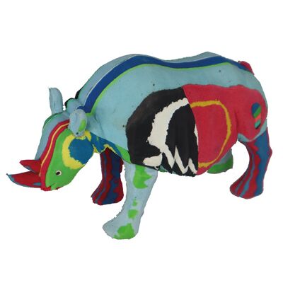 Figura de animal upcycling Rhino M hecha de chanclas