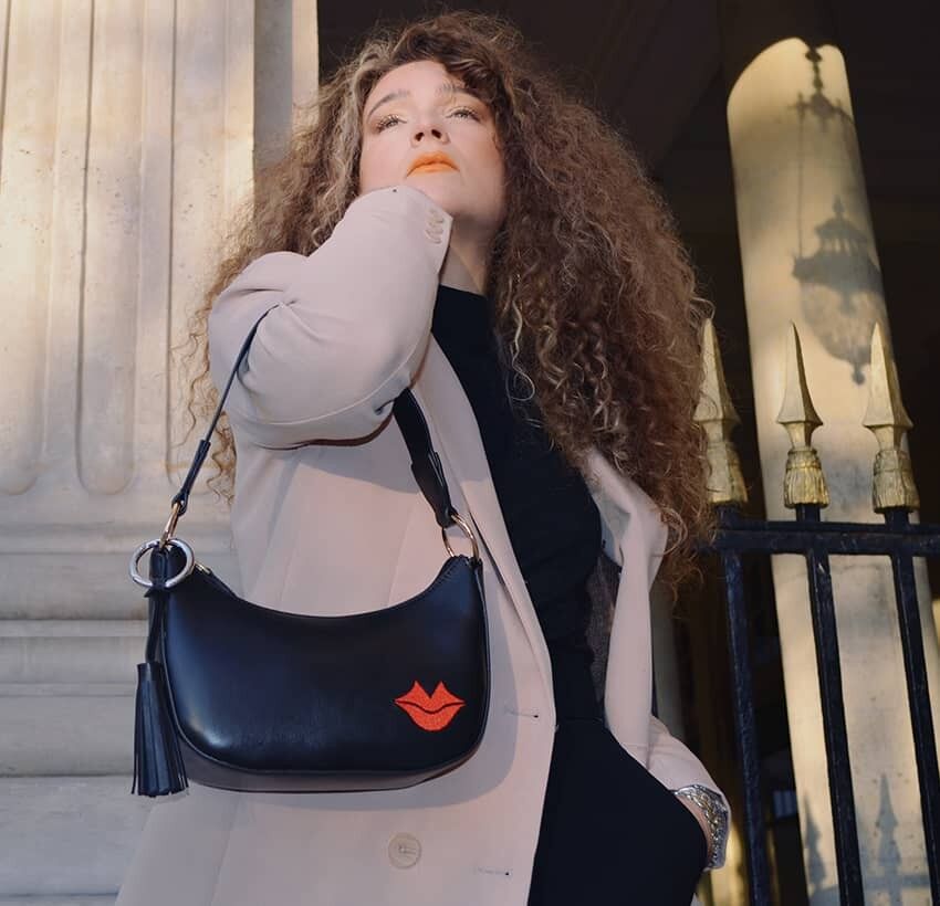 Rote MIA Baguette Tasche aus glattem Leder