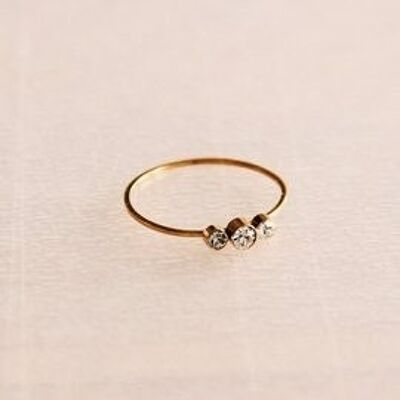 Anillo minimalista de acero con 3 mini circonitas - oro - R637