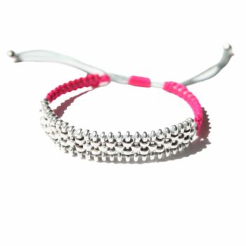 Pulsera unisex ajustable CHUCURÍ con piezas de plata y nudos de macramé 3