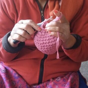 grand lapin en coton durable - rose - crocheté à la main au Népal - lapin au crochet 7