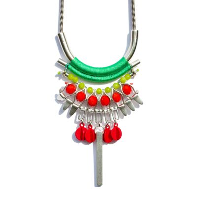 TRINIDAD collar mediano con colgante verde, rojo coral y plata