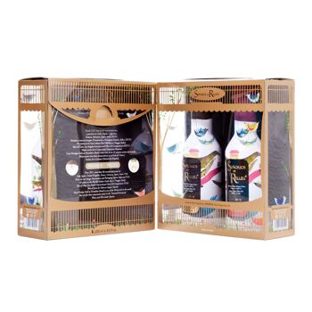 Coffret cadeau "PREMIOS" avec 2 flacons aluminium de 250 ml avec EVOO, 1 de DELICATE et 1 d'INTENSE. Aussi 1 Diptyque qui raconte l'histoire, 1 Quadriptyque qui expose les PAIRINGS. 1