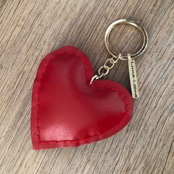 porte-clés coeur rouge durable - 100% cuir - fait main au Népal - porte-clés en cuir coeur 2