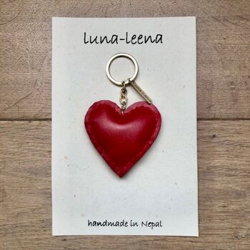 porte-clés coeur rouge durable - 100% cuir - fait main au Népal - porte-clés en cuir coeur 3