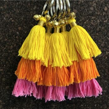 porte-clés à pompon durable jaune - coton biologique - fait main au Népal - cintre de sac - porte-clés à pompon 3