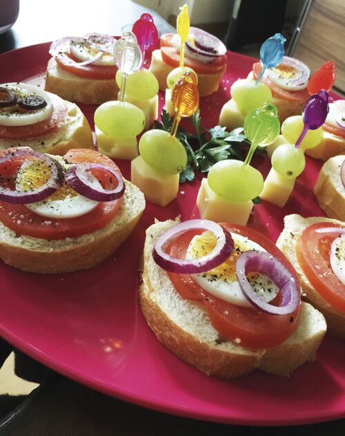 assorted 9pc food pick set fish
