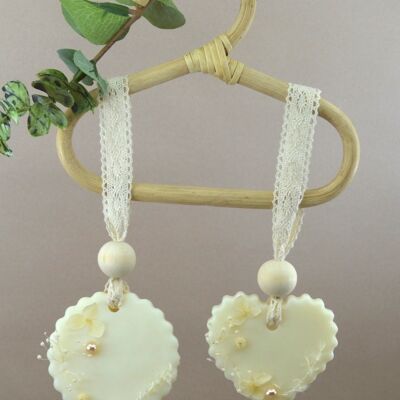 White suspension duo with cherry blossom fragrance