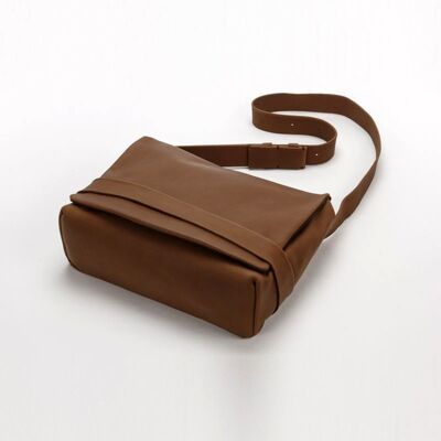 Tan leather bag "Wise M"