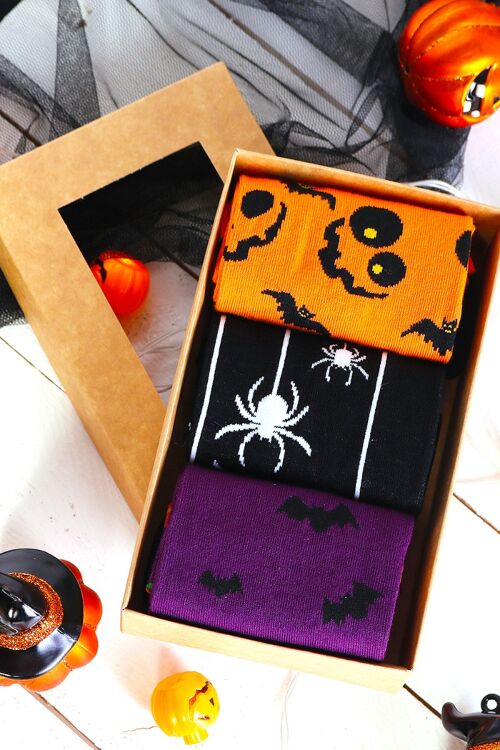 Halloween gift box with FLYING BAT 3 pairs of socks 9-11
