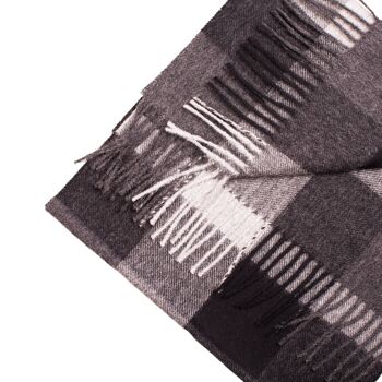 Écharpe en laine d'alpaga à carreaux noirs 2
