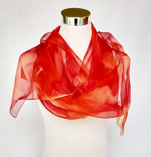 Chal tonalidades rojo escarlata seda natural