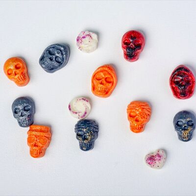 Highly Scented Luxury Soy Wax Melts (set of 6 pieces) - Cashmere Vanilla & Sea Salt Caramel - Skulls - Red