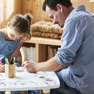 La table à colorier la Coloritable, table d'activité pour Enfant, colorier  et dessiner à l'infini (L'Atelier des Artistes) : : Jeux et Jouets