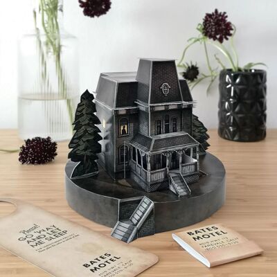 PSYCHO HOUSE - Cut-out model - Free "Do Not Disturb" sign and fake matchbox - Scale H0 - DINA4