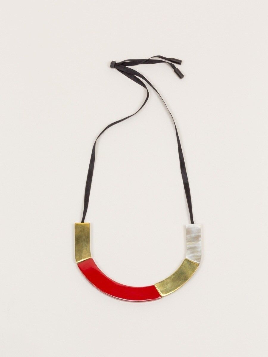 Collier court plaques