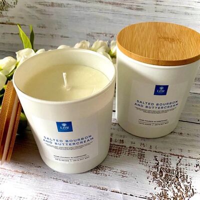 L&R White Soy Candle - Dusky sloe and almond