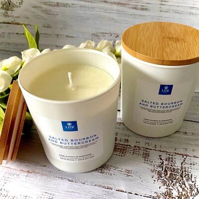 L&R White Soy Candle - English pear and freesia