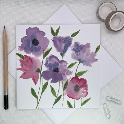 Tarjeta de felicitación de desenfoque de amapola púrpura